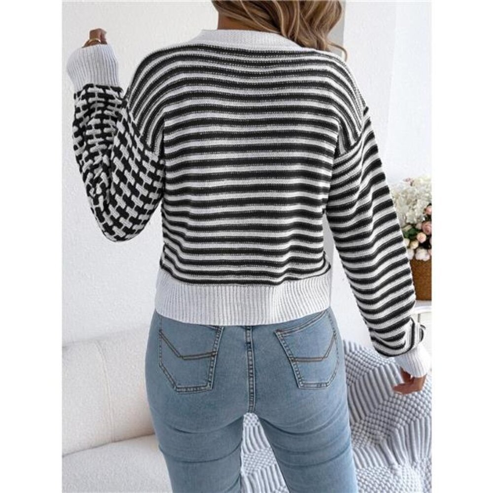 Striped Button-Up Cropped Cardigan - Picture 7 of 14